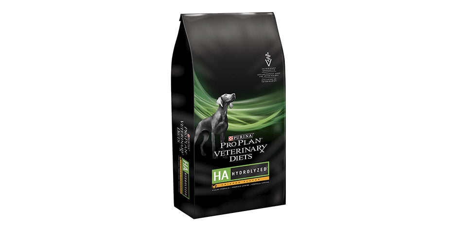 Una dieta adecuada puede ayudar a prevenir el vómito amarillo en perros. Bulto de Pro Plan® HA hidrolizado.